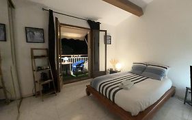 Chambre privée avec salle d’eau et terrasse au calme